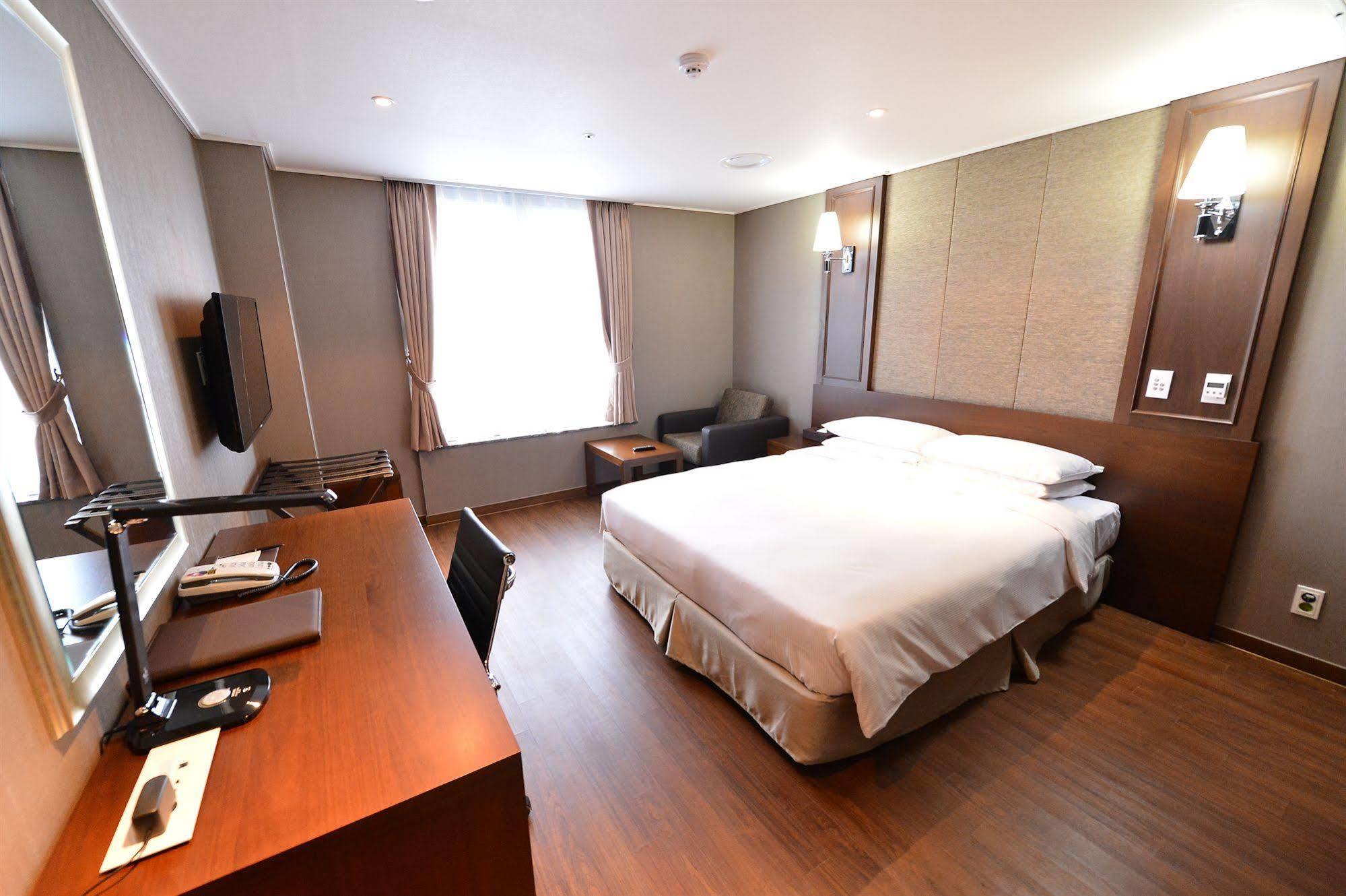 VALUE HOTEL WORLDWIDE HIGH END | ⋆⋆⋆ | SUWON, SOUTH KOREA | SEASON ...